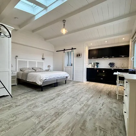 Chai Renove Avec Studio, Jardin Et Terrasse, Proche Plage Et Commerces, La Bree-les-bains. - Fr-1-246a-284 La Brée-les-Bains