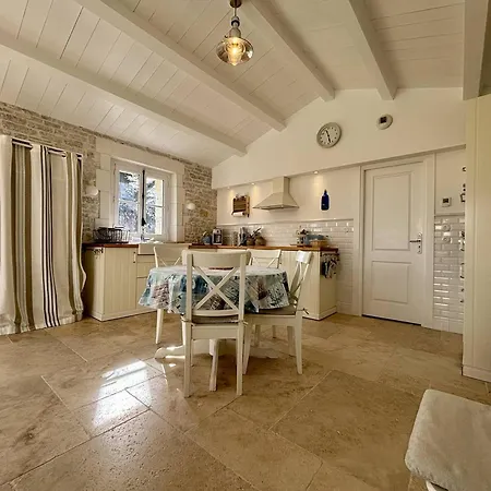 Chai Renove Avec Studio, Jardin Et Terrasse, Proche Plage Et Commerces, La Bree-les-bains. - Fr-1-246a-284 Feriehus