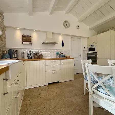 Feriehus Chai Renove Avec Studio, Jardin Et Terrasse, Proche Plage Et Commerces, La Bree-les-bains. - Fr-1-246a-284 *