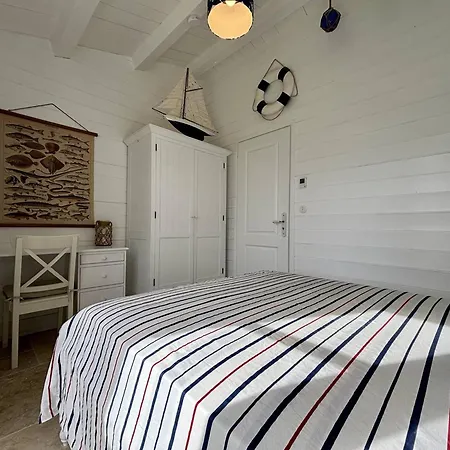 Chai Renove Avec Studio, Jardin Et Terrasse, Proche Plage Et Commerces, La Bree-les-bains. - Fr-1-246a-284